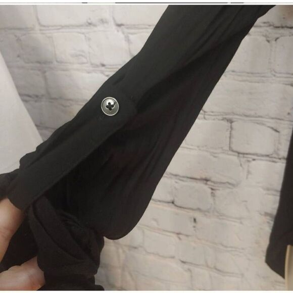 Dear John Women's Size Small Black 100% Rayon Hi-Lo Roll Tab Sleeve Blouse - Picture 3 of 6